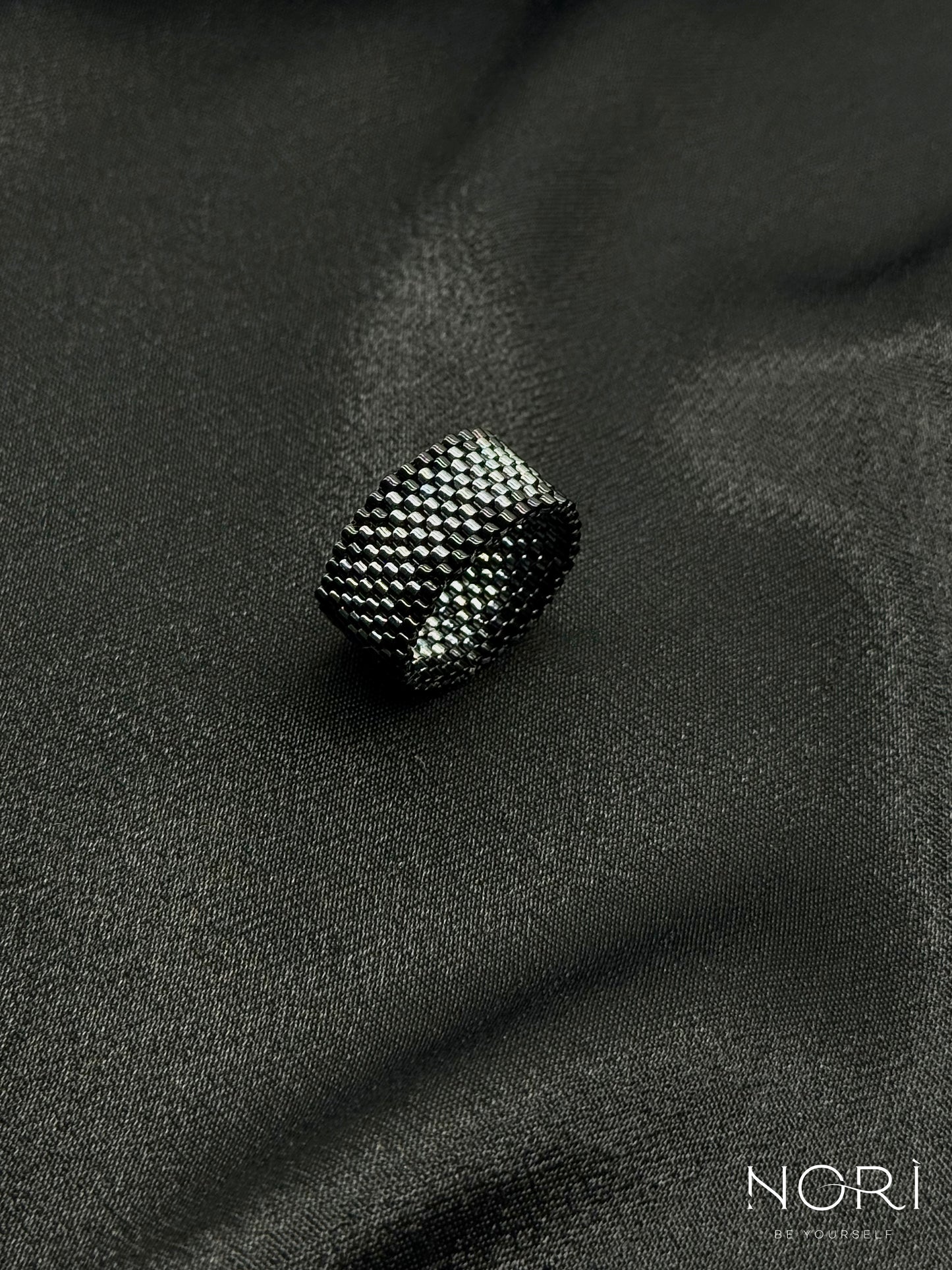 Pulsation_Negru cu metalic