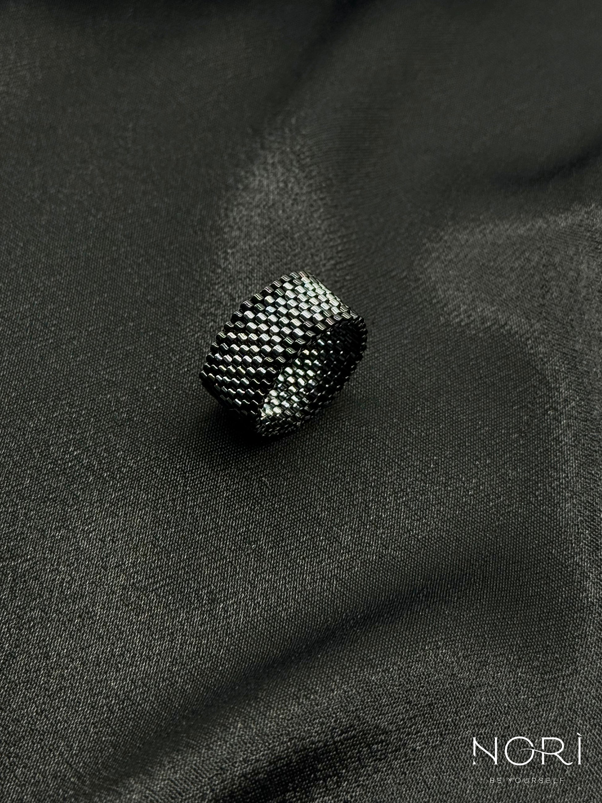 Pulsation_Negru cu metalic