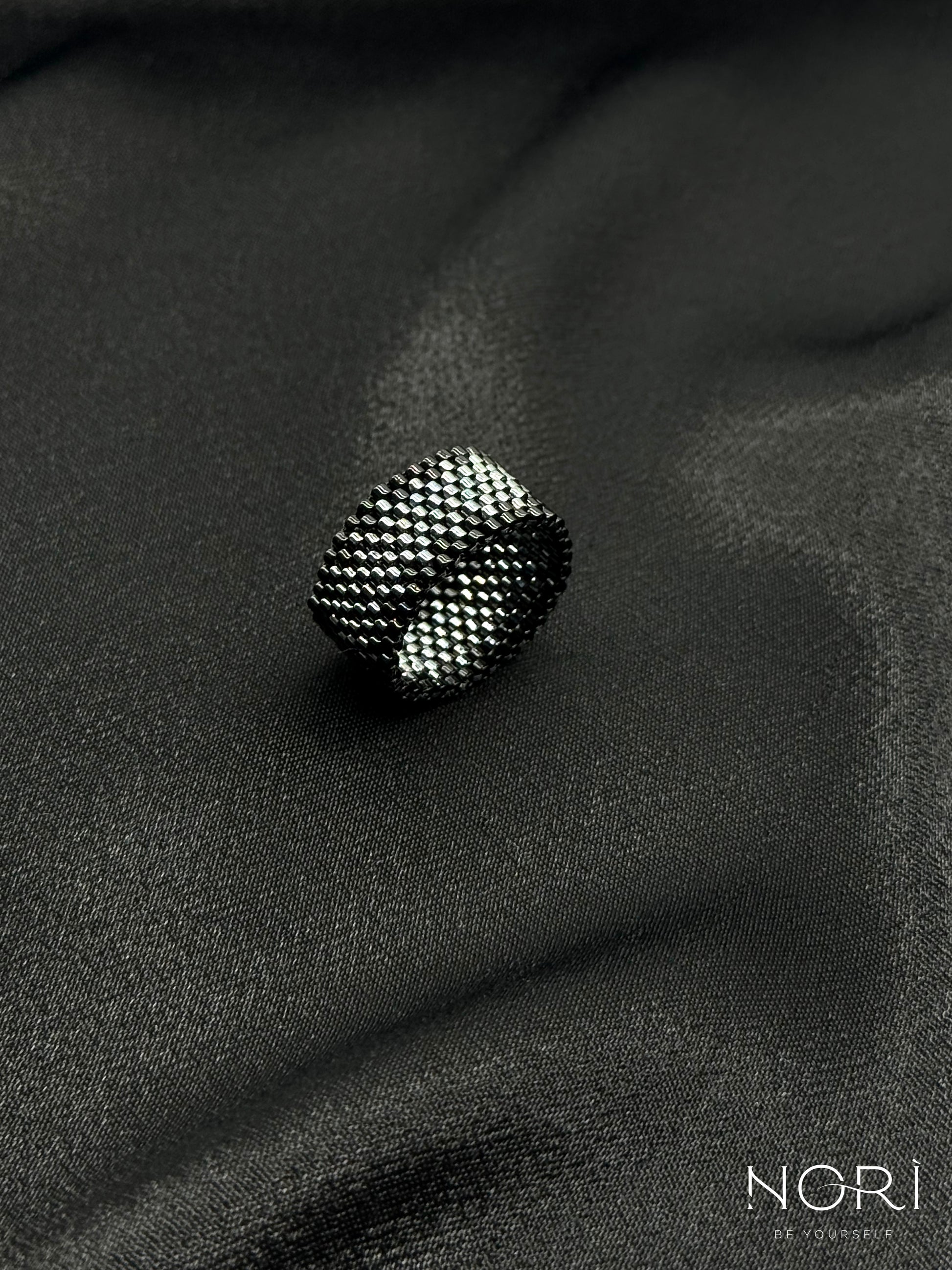 Pulsation_Negru cu metalic