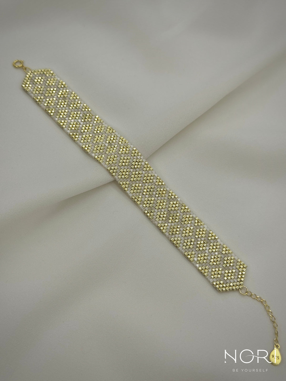Mosaïque_Auriu pal cu satin_cu extensie
