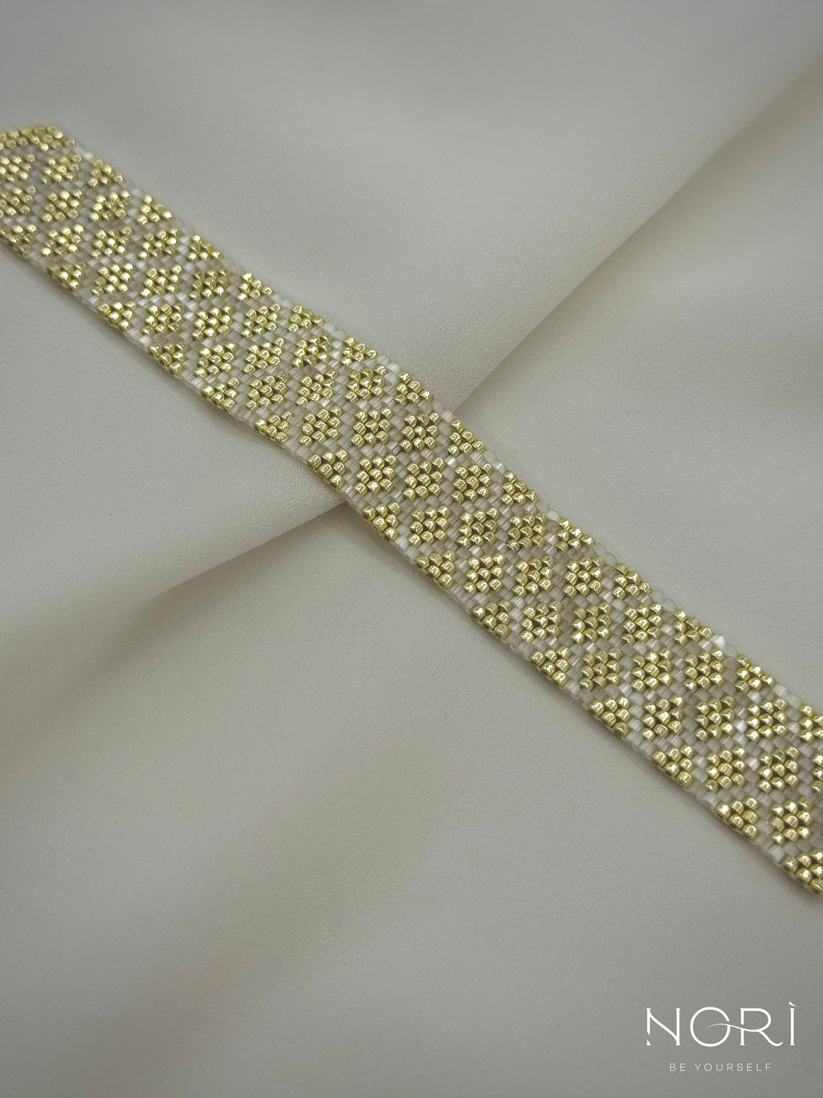 Mosaïque_Auriu pal cu satin