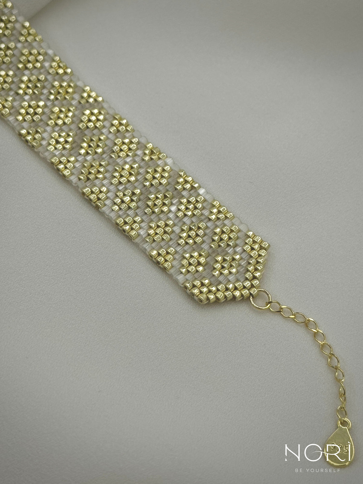 Mosaïque_Auriu pal cu satin_cu extensie