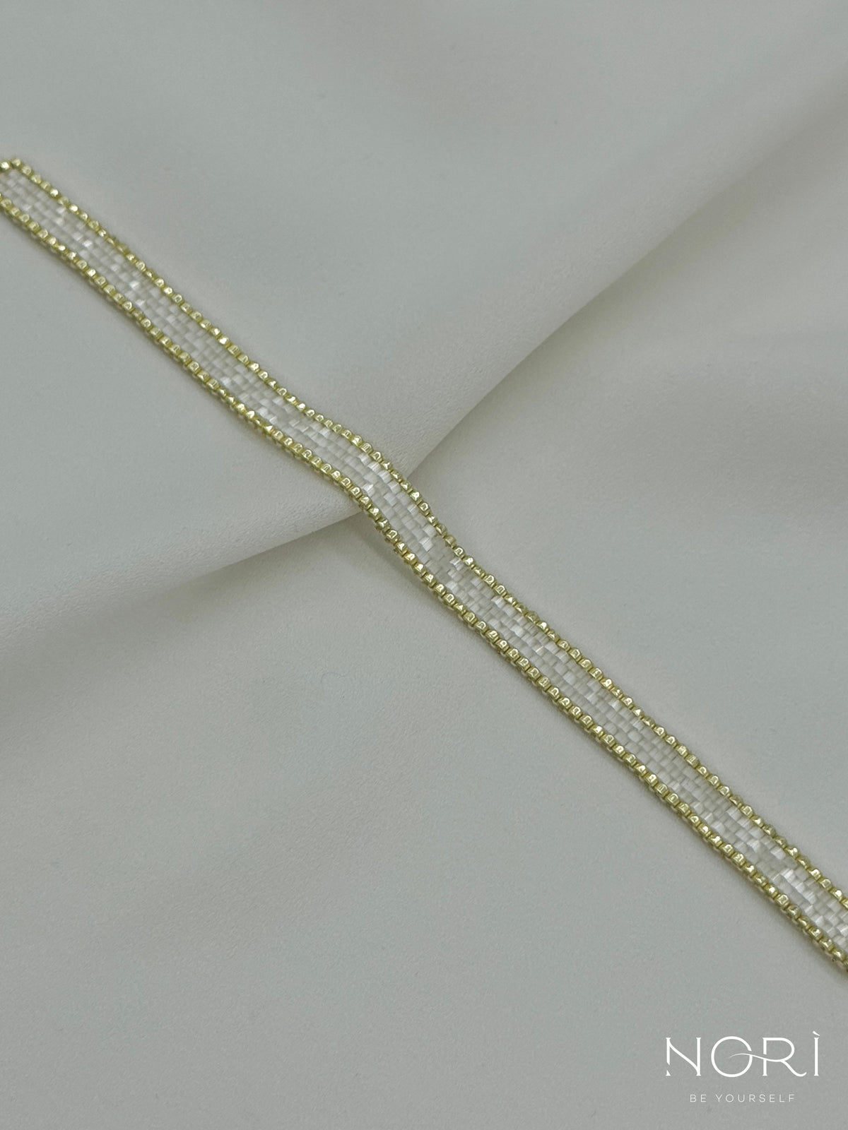 Contour_Auriu pal cu satin