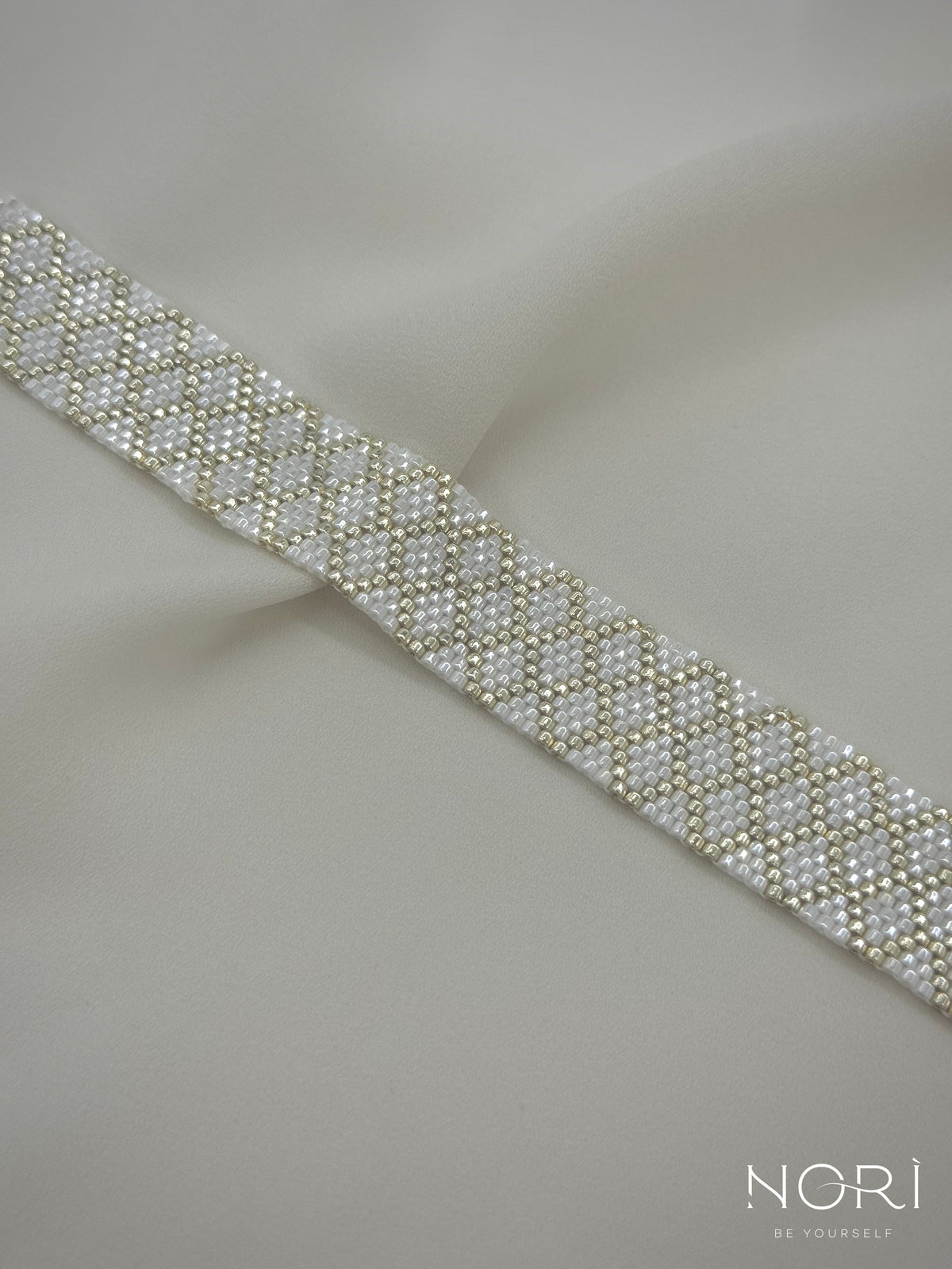 Mosaïque_Alb perlat cu argintiu
