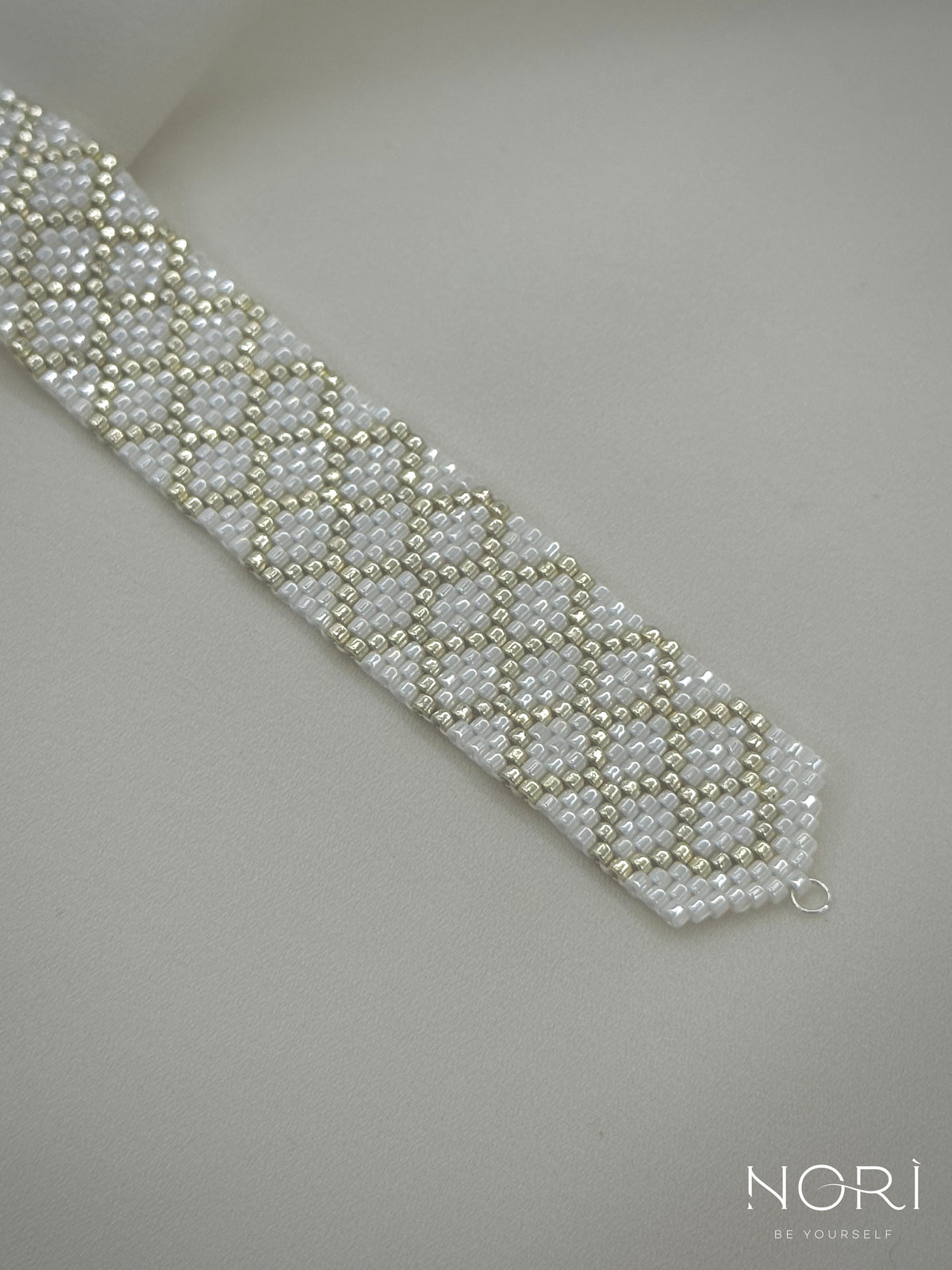 Mosaïque_Alb perlat cu argintiu_fara extensie