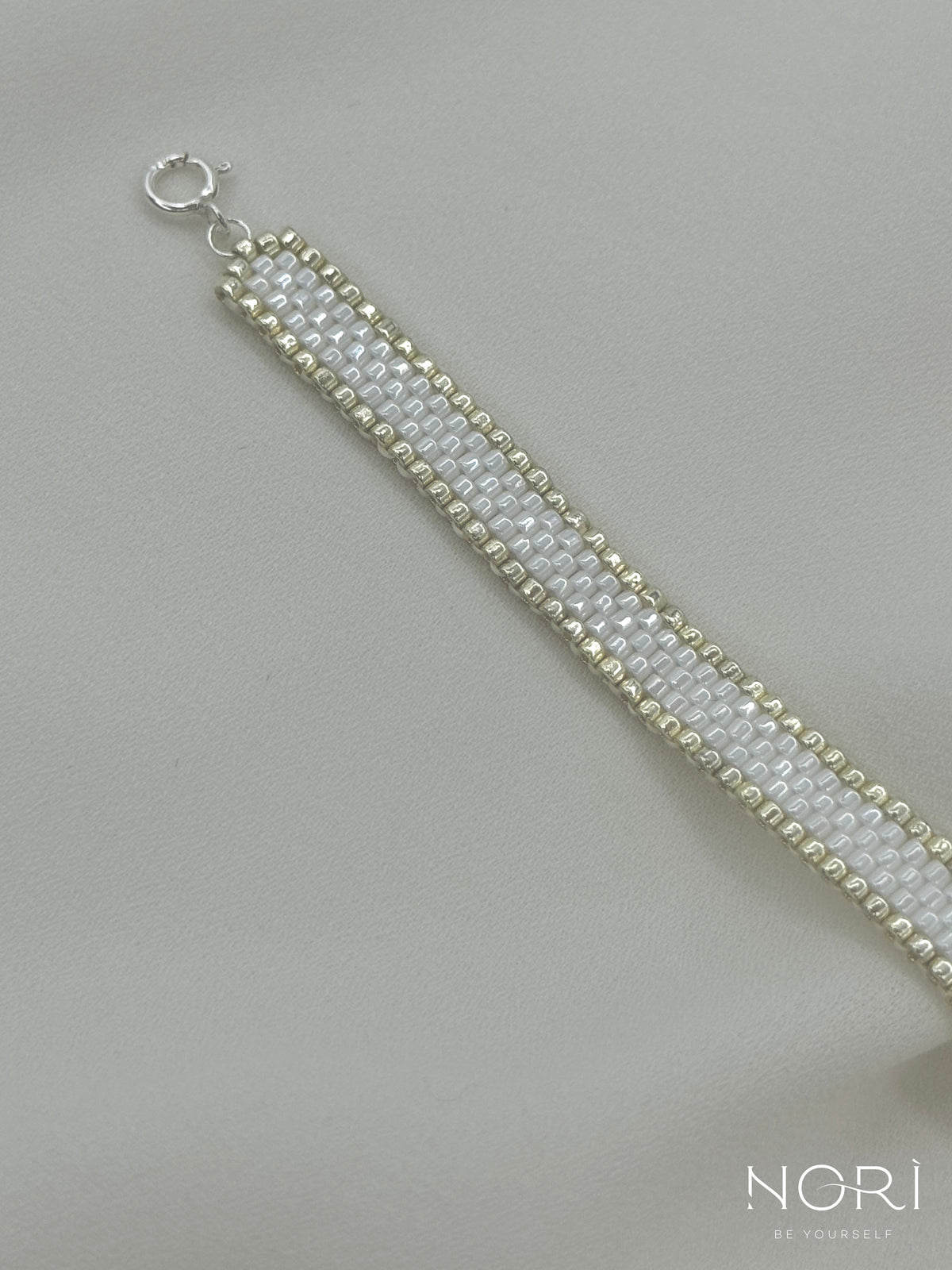 Contour_Alb perlat cu argintiu