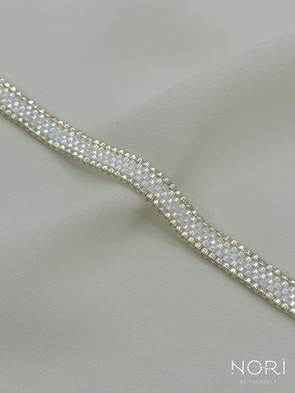 Contour_Alb perlat cu argintiu