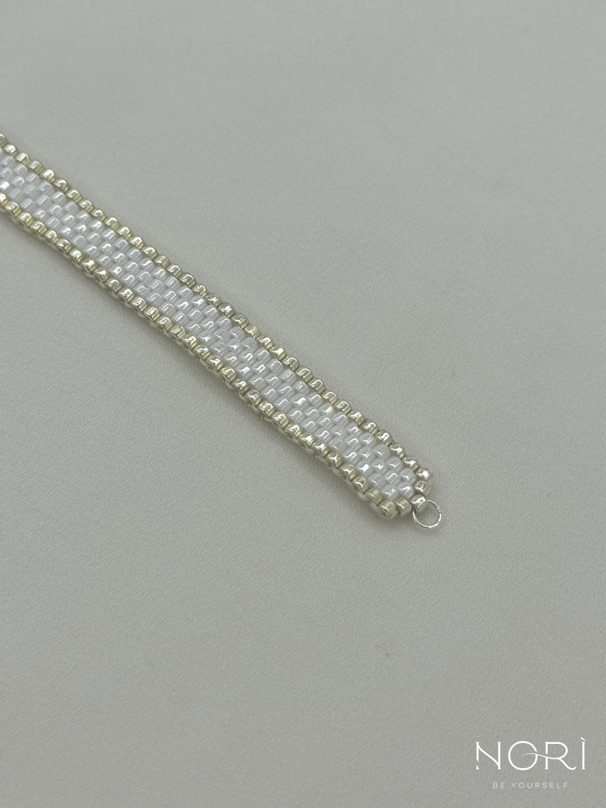 Contour_Alb perlat cu argintiu_fara extensie