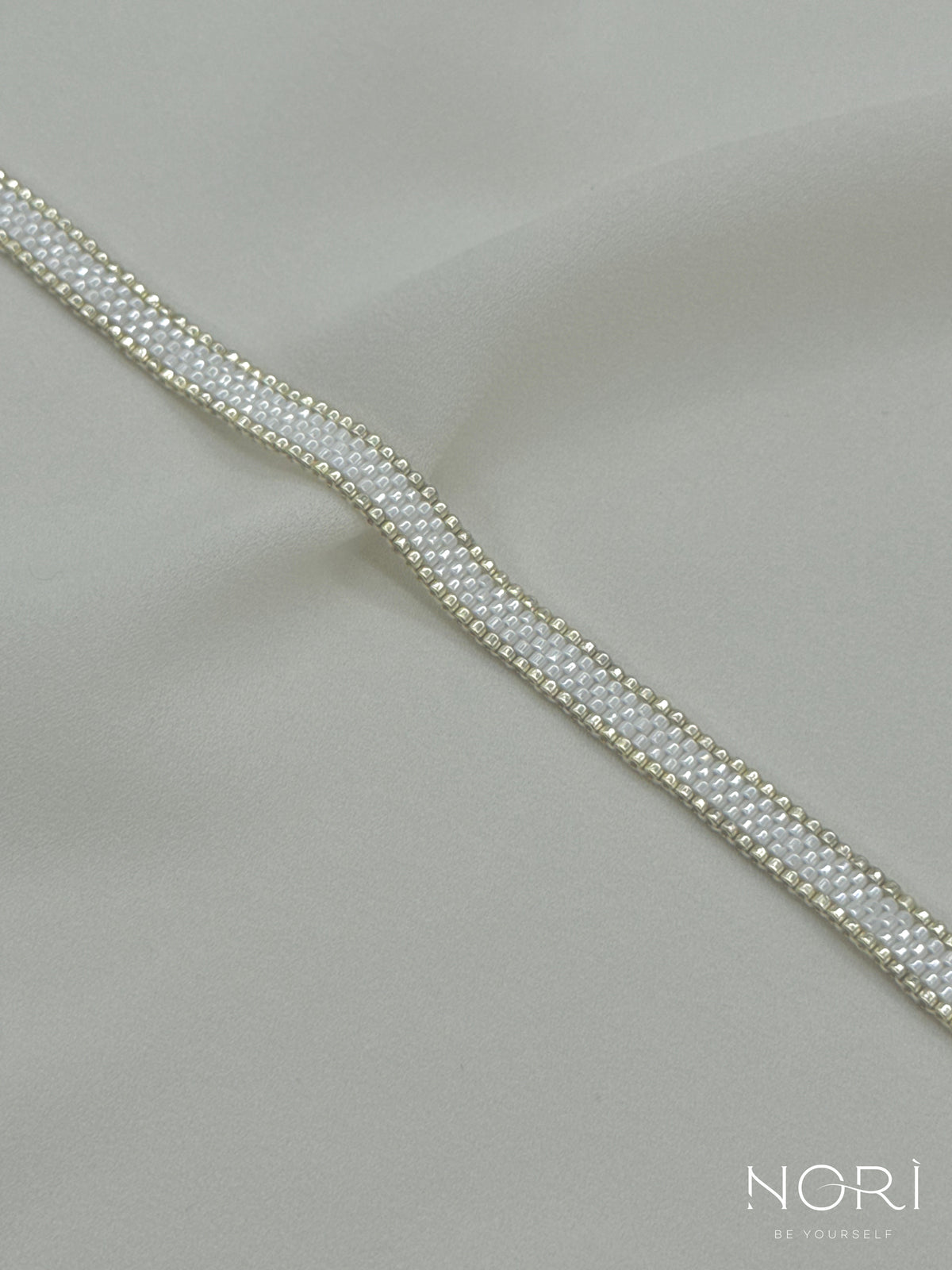 Contour_Alb perlat cu argintiu