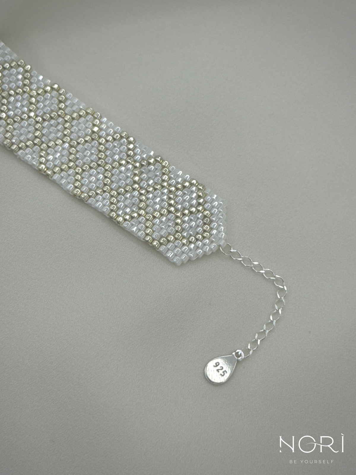 Mosaïque_Alb perlat cu argintiu_cu extensie