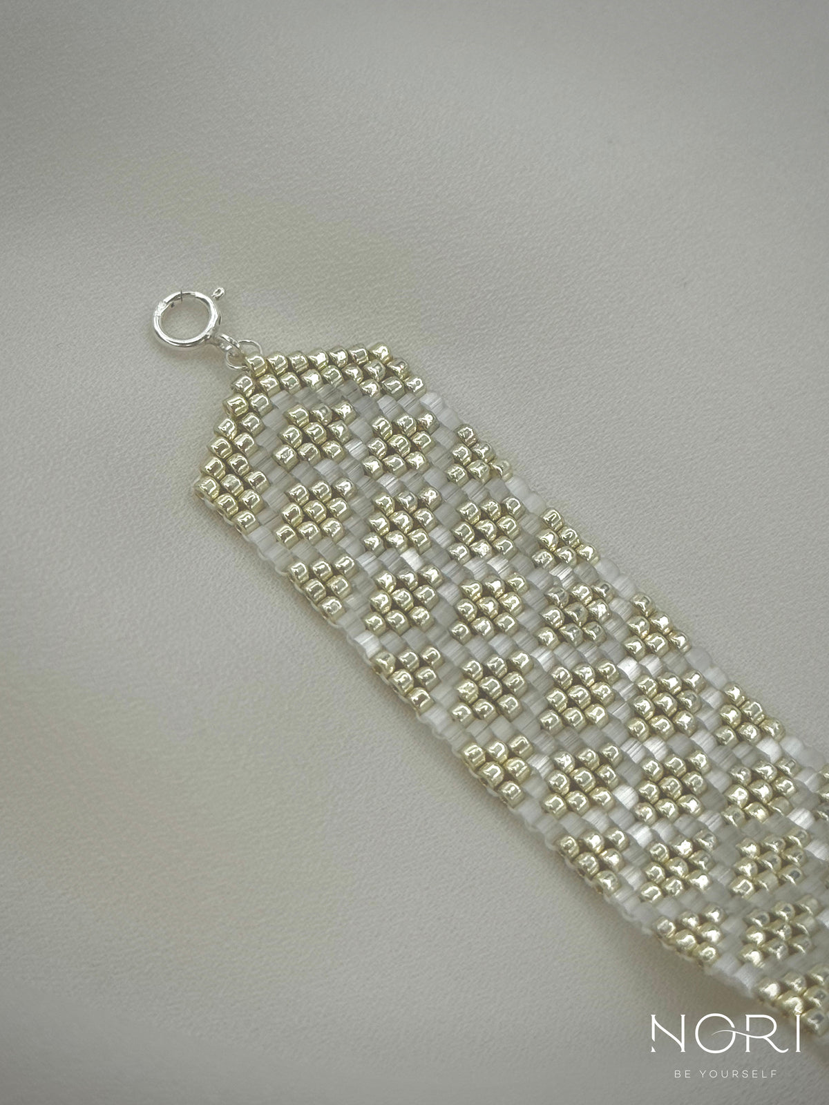 Mosaïque_Argintiu cu satin