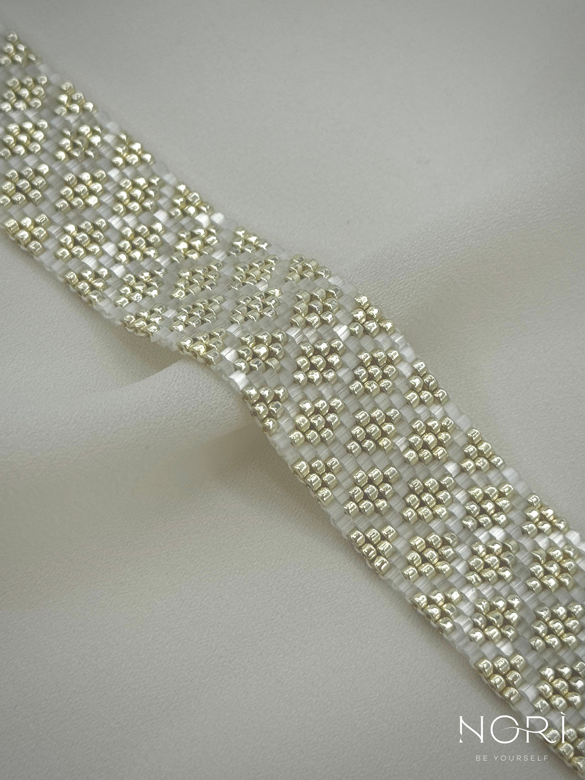 Mosaïque_Argintiu cu satin