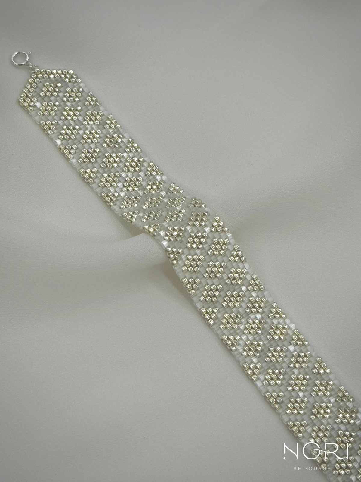 Mosaïque_Argintiu cu satin