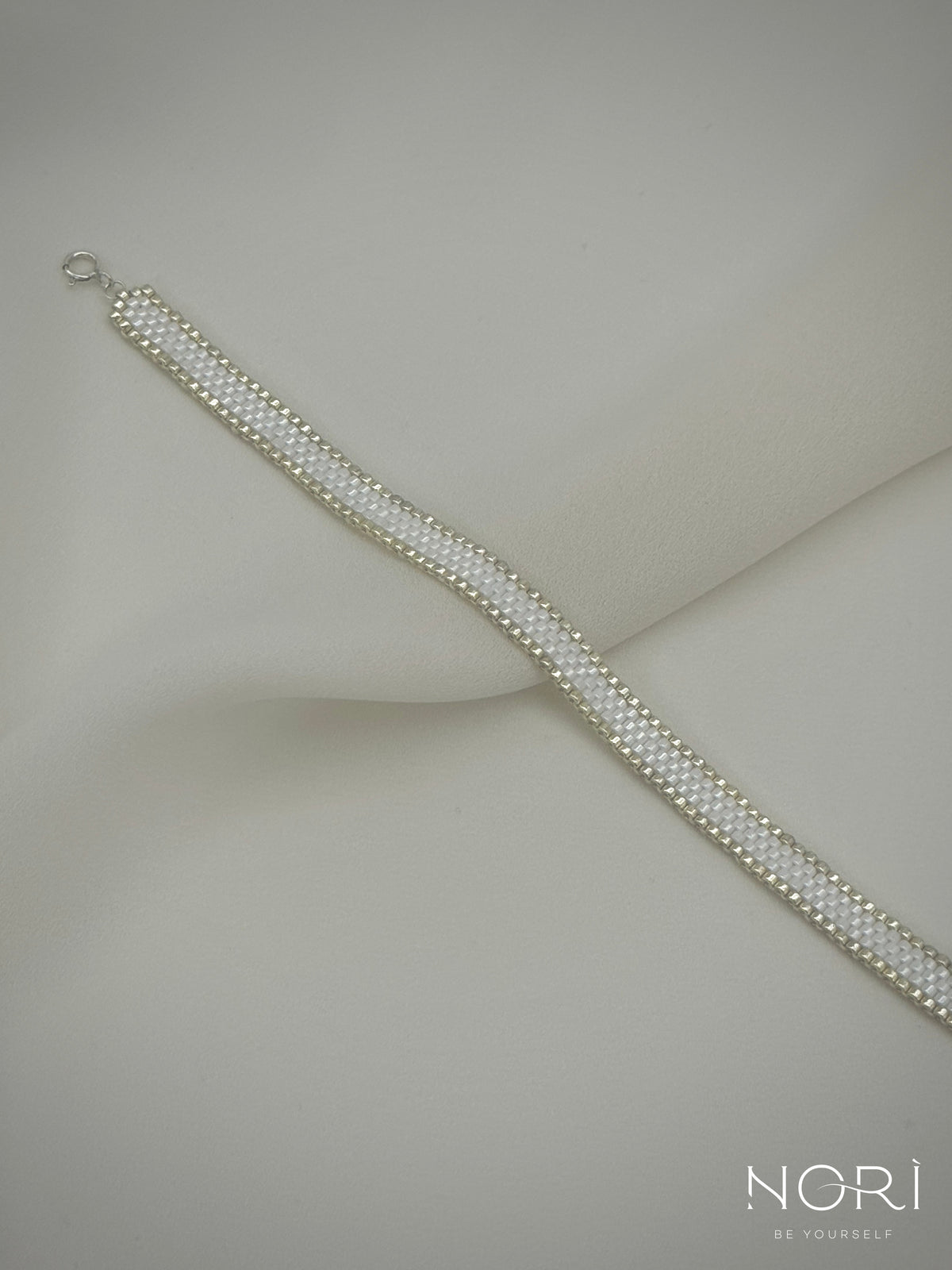 Contour_Alb perlat cu argintiu