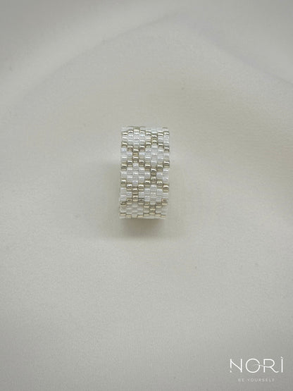 Marqueterie_Alb perlat cu argintiu