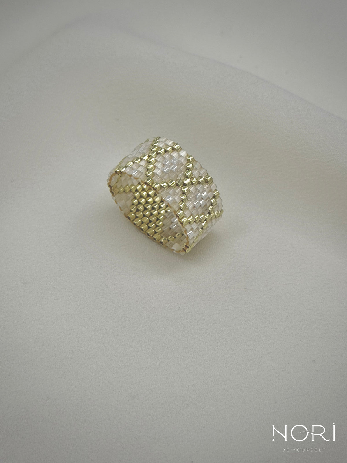 Filigrane_Auriu pal cu satin