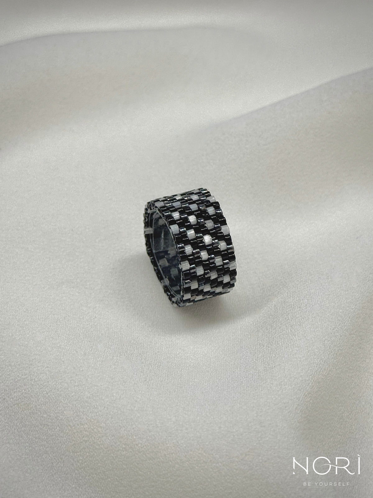 Harmonie_Negru metalic cu satin