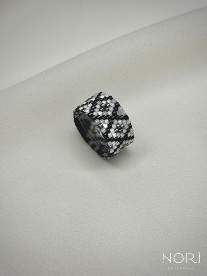 Filigrane_Negru metalic cu satin