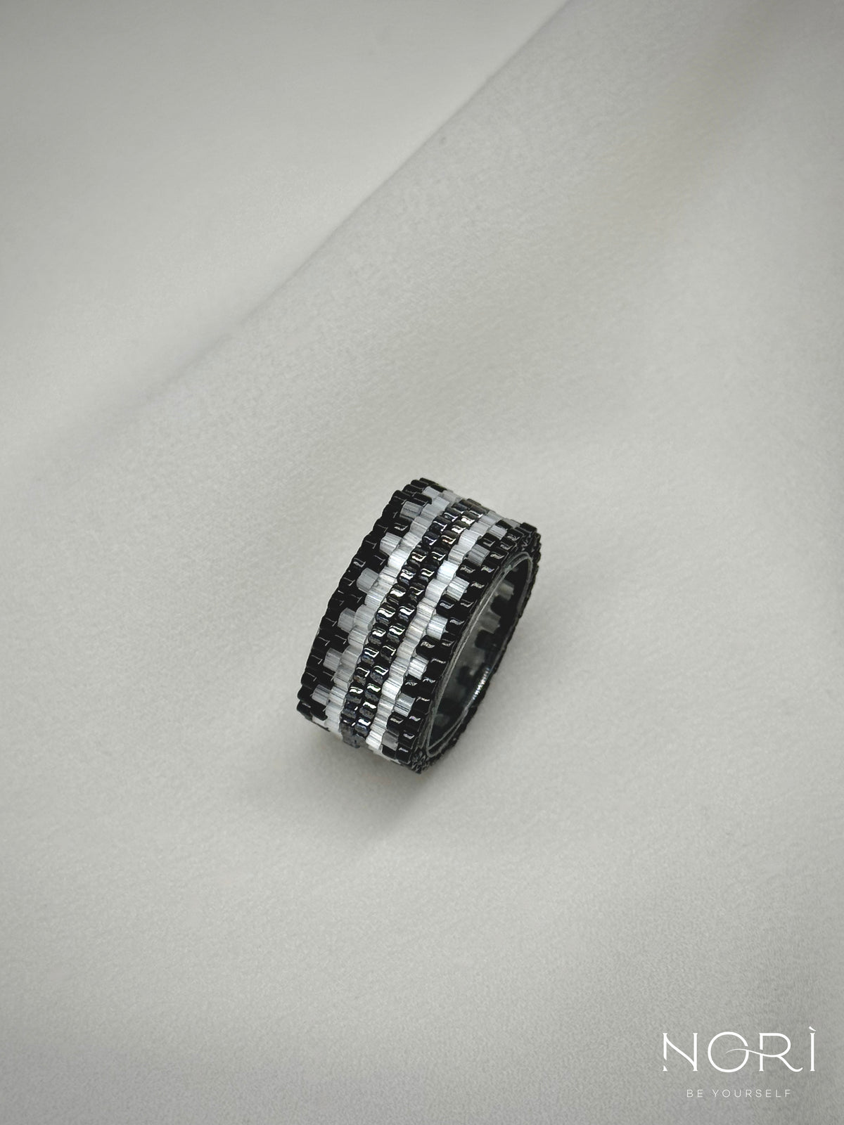 llusion_Negru metalic cu satin