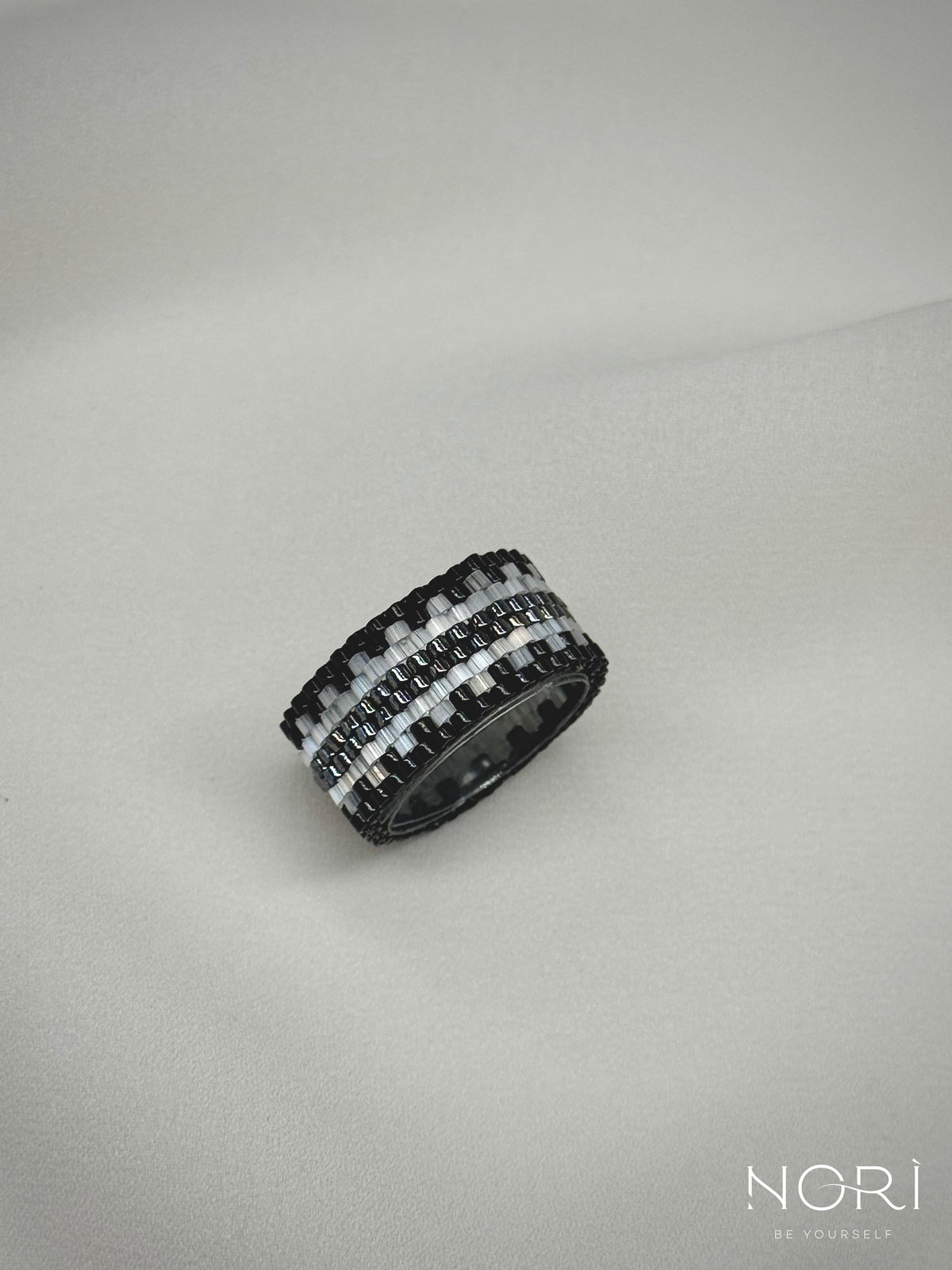 llusion_Negru metalic cu satin